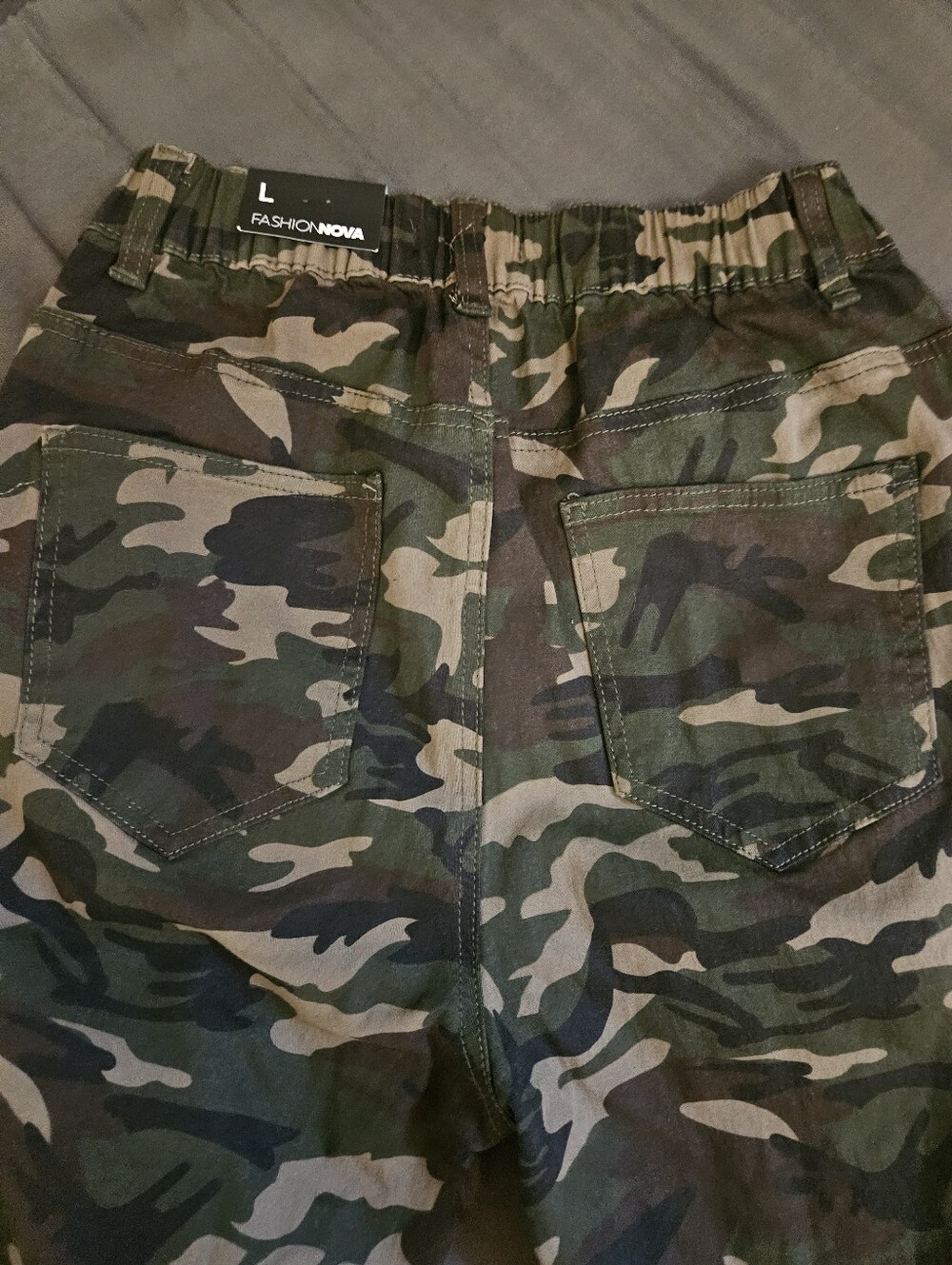Fashion Nova Camo Cargo Pants Size L - Picture 4 of 7